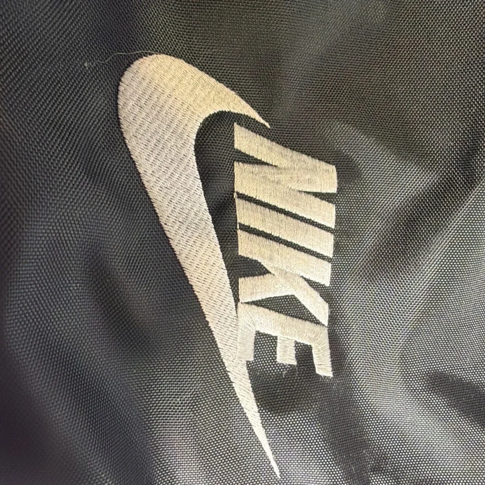 Nike XL Duffle Bag with Adjustable Shoulder Strap Black/grey 28
